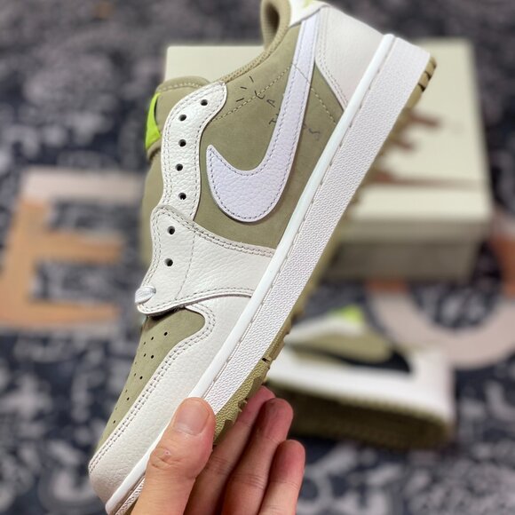 Travis Scott x Air Jordan 1 Low Golf 'Neutral Olive' - Picture 8 of 9